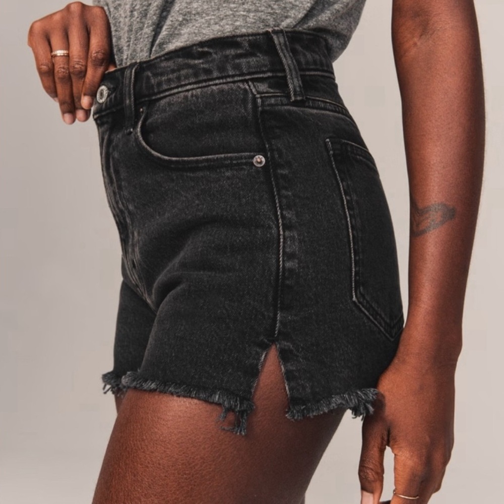 Abercrombie & Fitch Mid Rise Boyfriend Short, Black Denim Size 26/2